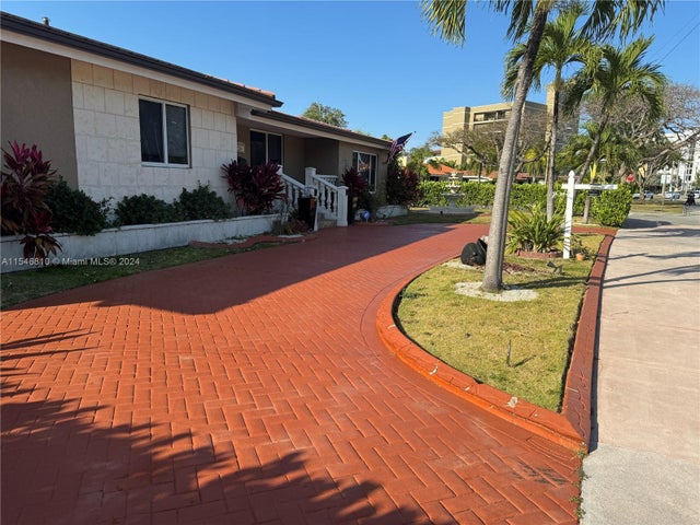 2 of 19 - 206 Ponce De Leon Blvd, Coral Gables, FL