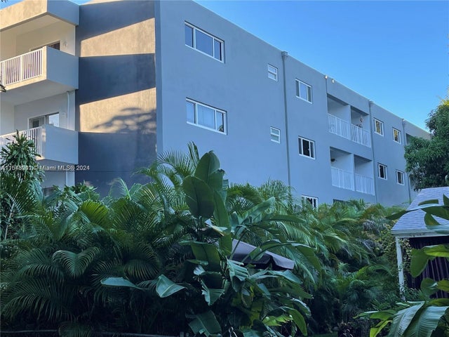 2 of 5 - 645 Ne 121st St 307, North Miami, FL