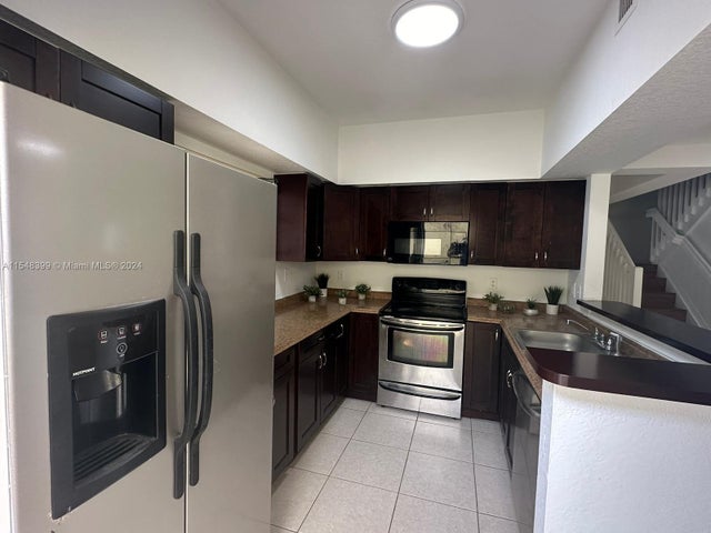 4 of 24 - 430 Nw 20th St, Miami, FL