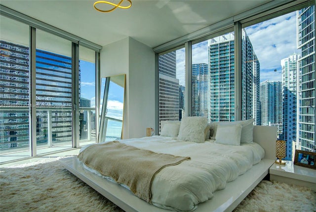 2 of 17 - 495 Brickell Ave 2111, Miami, FL