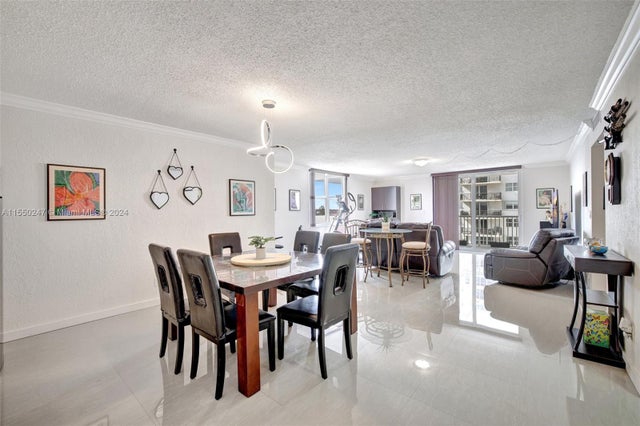 4 of 75 - 1601 S Ocean Dr 501, Hollywood, FL