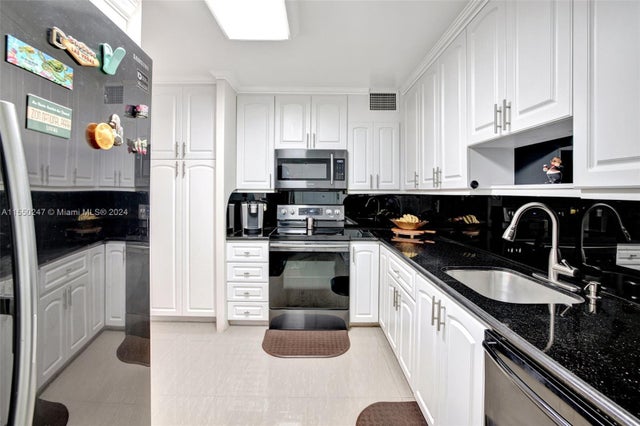 5 of 75 - 1601 S Ocean Dr 501, Hollywood, FL