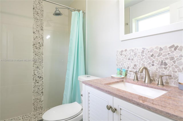 5 of 28 - 80 Nw 40th St, Oakland Park, FL