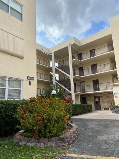 1 of 16 - 2871 Somerset Dr 218, Lauderdale Lakes, FL