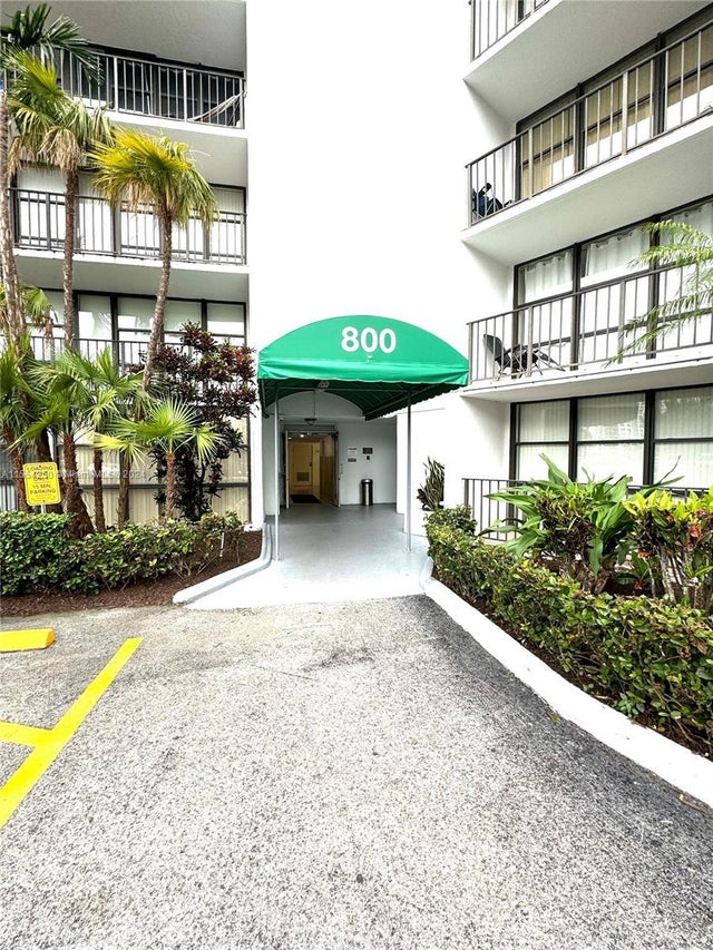 1 of 35 - 800 Parkview Dr 502, Hallandale Beach, FL