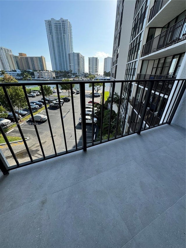2 of 35 - 800 Parkview Dr 502, Hallandale Beach, FL