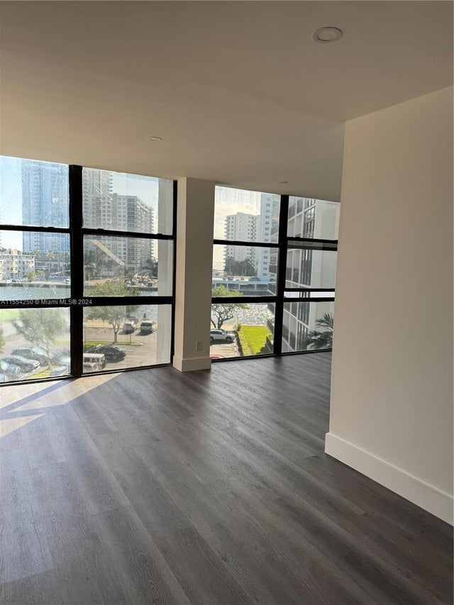 3 of 35 - 800 Parkview Dr 502, Hallandale Beach, FL