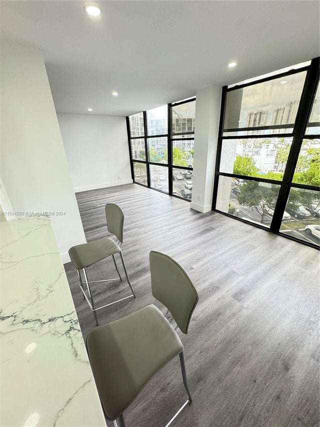 5 of 35 - 800 Parkview Dr 502, Hallandale Beach, FL