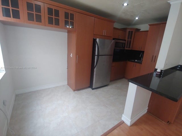 4 of 30 - 7928 Harding Ave 8, Miami Beach, FL