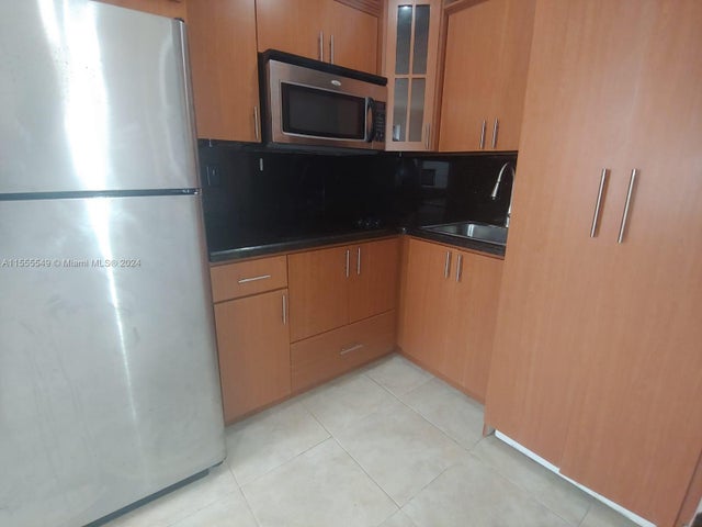 5 of 30 - 7928 Harding Ave 8, Miami Beach, FL