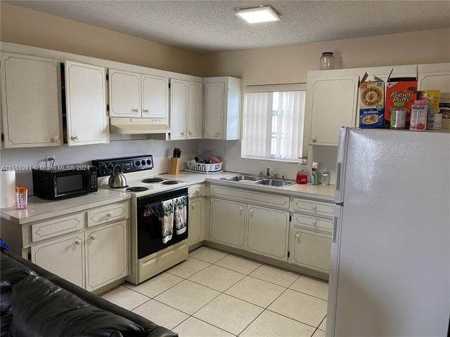1 of 4 - 1825 Cleveland St 14, Hollywood, FL