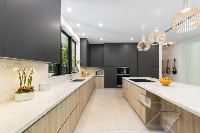 5 of 43 - 3470 Poinciana Ave, Coconut Grove, FL