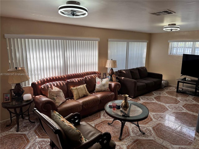 3 of 35 - 761 Ne 139th St, North Miami, FL