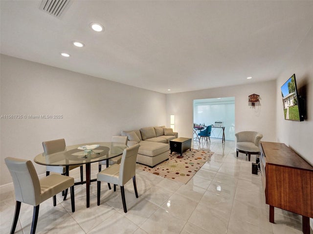 2 of 35 - 207 Cape Cod Cir, Lake Worth, FL
