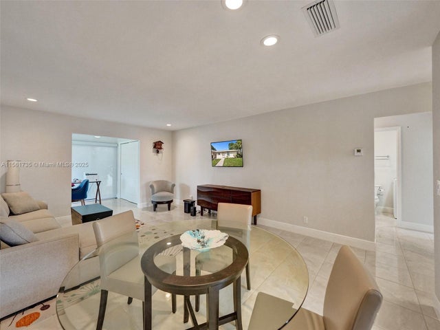 4 of 35 - 207 Cape Cod Cir, Lake Worth, FL