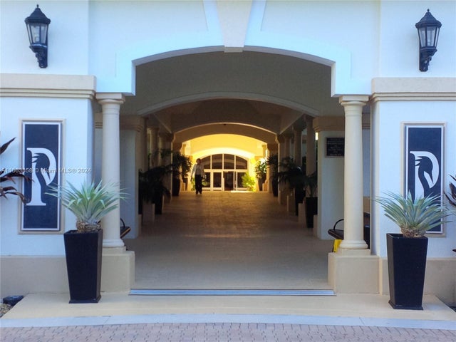 2 of 46 - 21205 Yacht Club Dr 3209, Aventura, FL