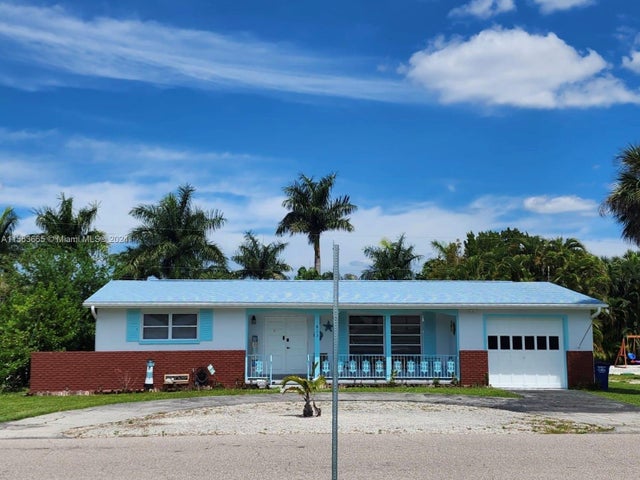 1 of 36 - 823 Lake Mcgregor Drive, Fort Myers, FL