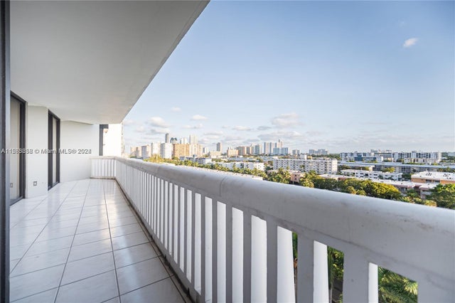 4 of 13 - 2000 Island Blvd 908, Aventura, FL