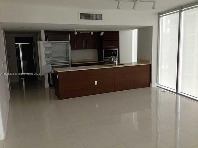 4 of 18 - 475 Brickell Av 2415, Miami, FL