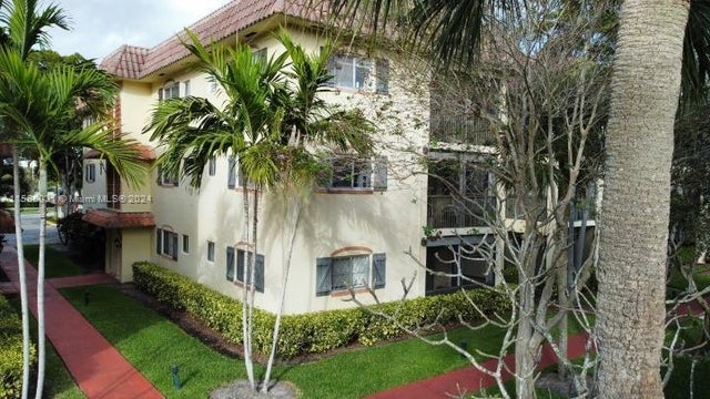 1 of 38 - 259 S Cypress Rd 526, Pompano Beach, FL