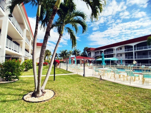 5 of 39 - 580 Egret Dr 302, Hallandale Beach, FL