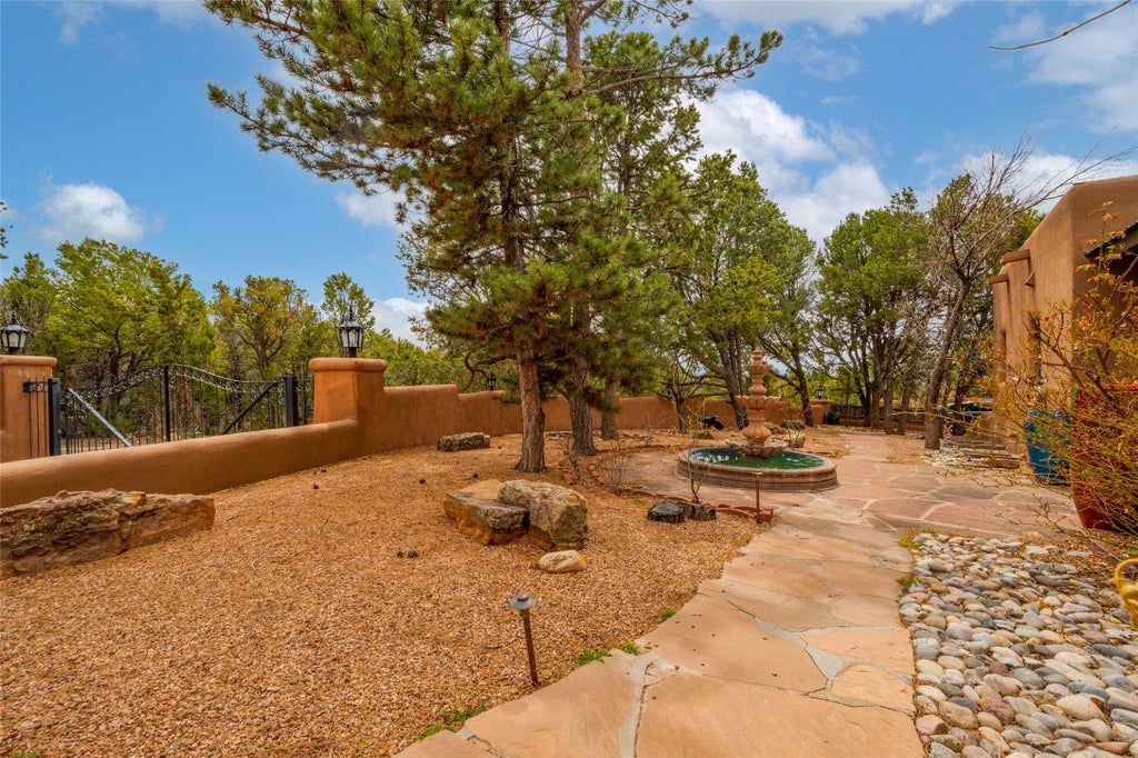 145 Brownell Howland, Santa Fe Property Listing: MLS® #202401318