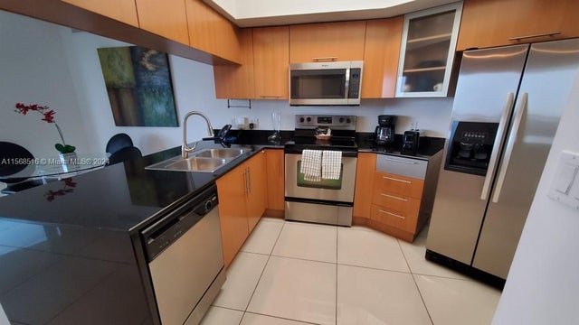 2 of 18 - 1750 N Bayshore Dr 3615, Miami, FL