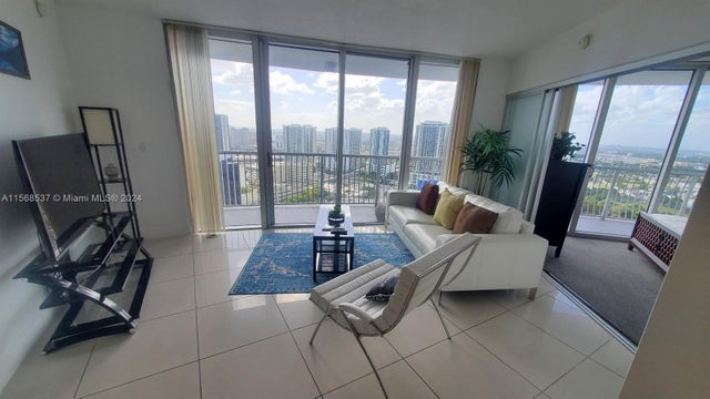 3 of 17 - 1750 N Bayshore Dr 3814, Miami, FL