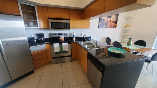 4 of 17 - 1750 N Bayshore Dr 3814, Miami, FL