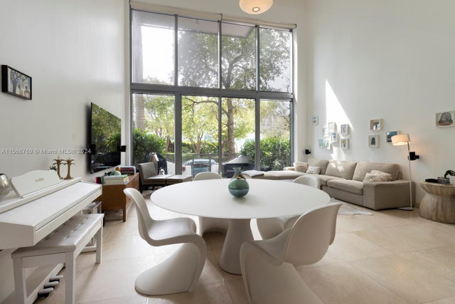 5 of 33 - 6000 Collins Ave 108, Miami Beach, FL