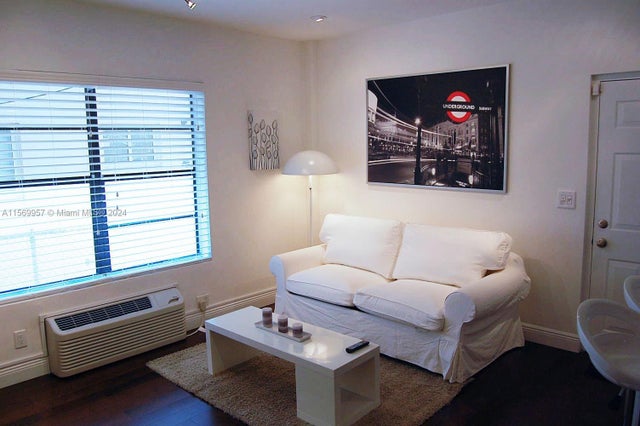 1 of 22 - 934 Michigan Ave 105, Miami Beach, FL
