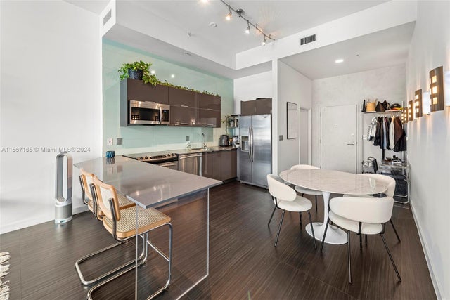 5 of 28 - 2001 Meridian Ave 517, Miami Beach, FL