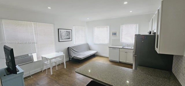 3 of 11 - 842 Meridian Ave 3d, Miami Beach, FL