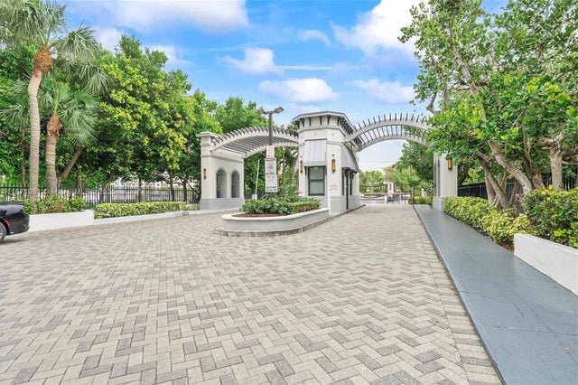 1 of 14 - 456 Poinciana Dr 1620, Sunny Isles Beach, FL