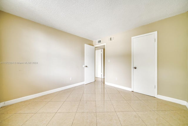 3 of 22 - 496 Nw 165th St Rd D316, Miami, FL