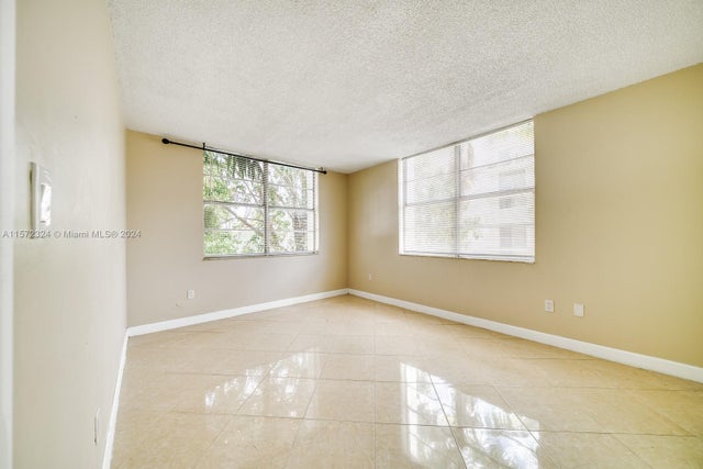 4 of 22 - 496 Nw 165th St Rd D316, Miami, FL