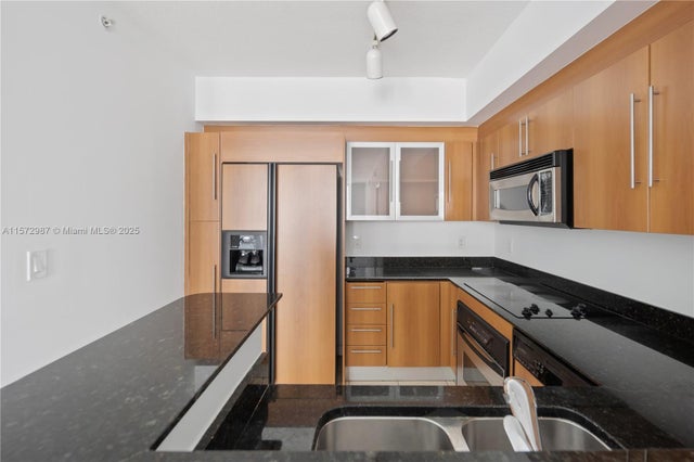 3 of 19 - 335 S Biscayne Blvd 2700, Miami, FL