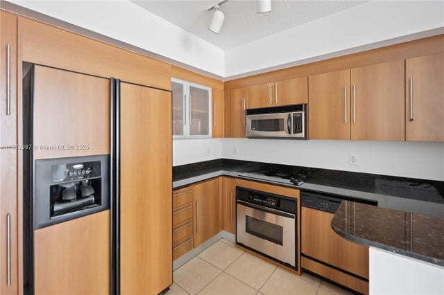 4 of 19 - 335 S Biscayne Blvd 2700, Miami, FL
