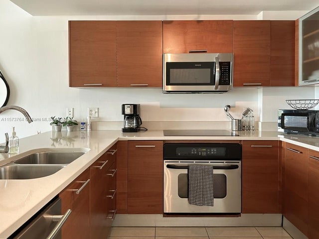 1 of 25 - 3250 Ne 1st Ave 810, Miami, FL