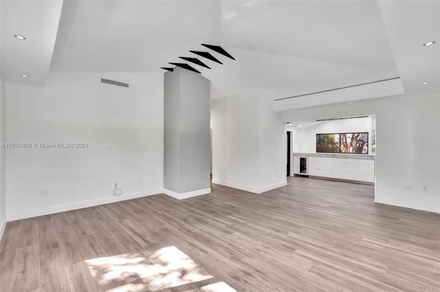 4 of 53 - 2198 Ne 183rd St, North Miami Beach, FL