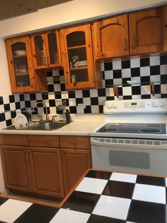 3 of 9 - 4720 Pine Tree Dr 17, Miami Beach, FL