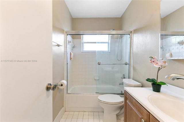 5 of 53 - 2031 Nw 32nd St, Oakland Park, FL