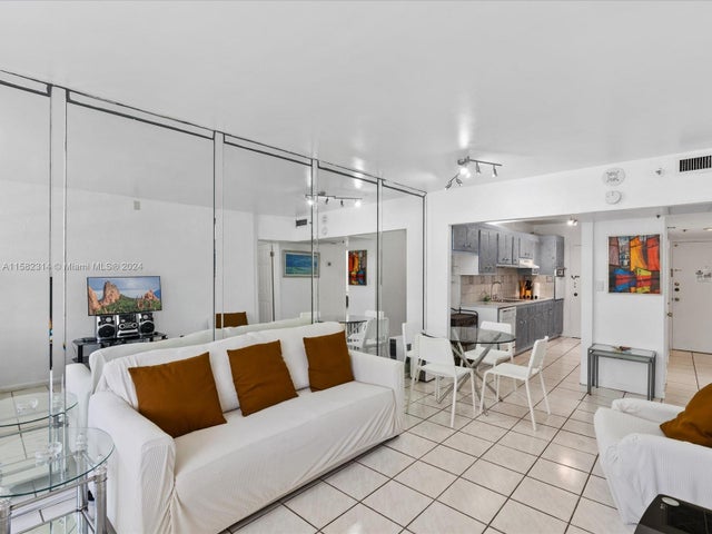 5 of 18 - 100 Lincoln Rd 830, Miami Beach, FL