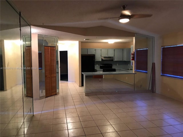 5 of 17 - 725 Nw 19th Ter, Fort Lauderdale, FL