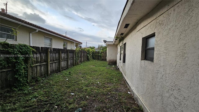 4 of 6 - 2712 Nw 14th St, Fort Lauderdale, FL
