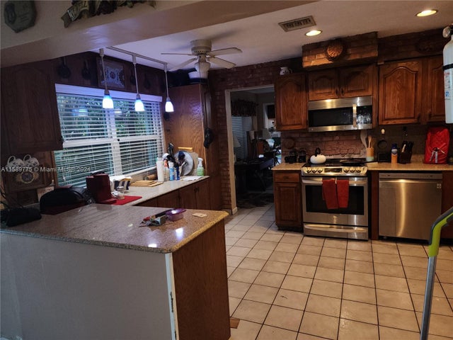4 of 27 - 2740 Sw 46th Ct, Dania Beach, FL