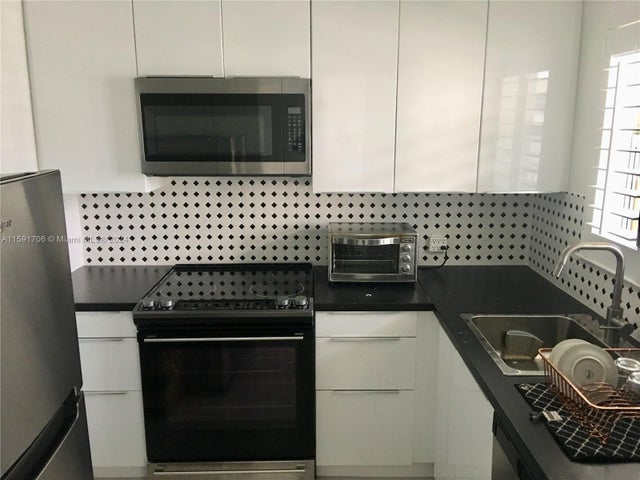 3 of 25 - 1610 Lenox Ave 416, Miami Beach, FL