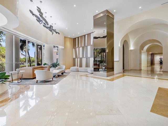 1 of 41 - 19355 Turnberry Way 25a, Aventura, FL