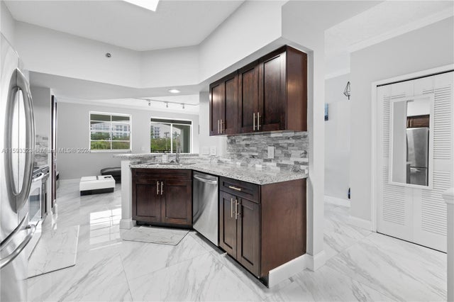 2 of 30 - 3105 Ne 184th St 7305, Aventura, FL