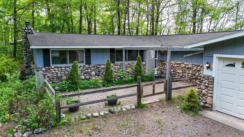 8473 Squirrel Lk Rd, Minocqua MLS 206995